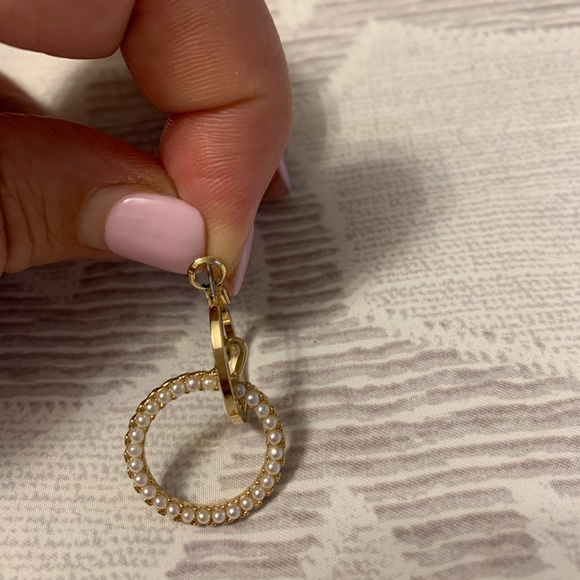 Gold tone glass crystal faux pearl earrings - Picture 4 of 7